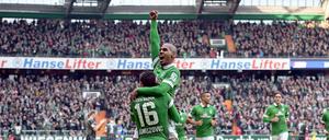 Die Vorentscheidung: Gebre Selassie feiert seinen Kopfballtreffer zum 3:1 kurz vor der Halbzeitpause.