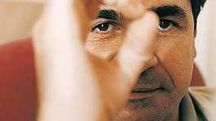 "Ich werde gezwungen, nicht sehen zu können, nicht denken zu können, keine Filme machen zu können." Filmemacher Jafar Panahi.