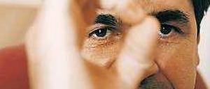 "Ich werde gezwungen, nicht sehen zu können, nicht denken zu können, keine Filme machen zu können." Filmemacher Jafar Panahi.