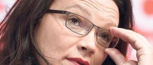 Immer auf die Kleinen? Arbeitsministerin Andrea Nahles hat ihren Entwurf durchs Kabinett gebracht. Einer der schärfsten Kritiker ist Rudolf Henke vom Marburger Bund. 