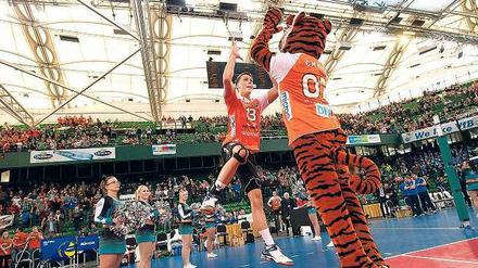 Volles Halle. In März scheiterten die BR Volleys noch im Endspiel in Westfalen. Schaffen sie es 2015 ins Finale, wären die Chancen auf den ersten Pokalsieg seit 14 Jahren gut. 