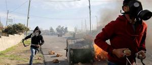 Nach der Beisetzung von Abu Ein in Ramallah kam es am Rande zu kleineren Auschreitungen.