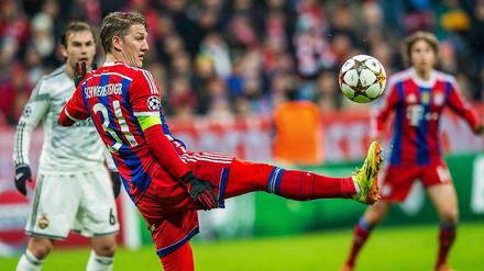 Kapitän an Bord. Bastian Schweinsteiger spielt erstmals seit der WM wieder volle 90 Minuten.