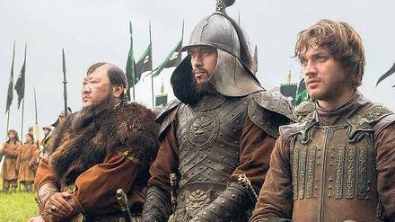 In einer fremden Welt: Der Streamingdienst Netflix hat die Abenteuer des Entdeckers Marco Polo (Lorenzo Richelmy, r.) für 90 Millionen Dollar als Serie verfilmt. 