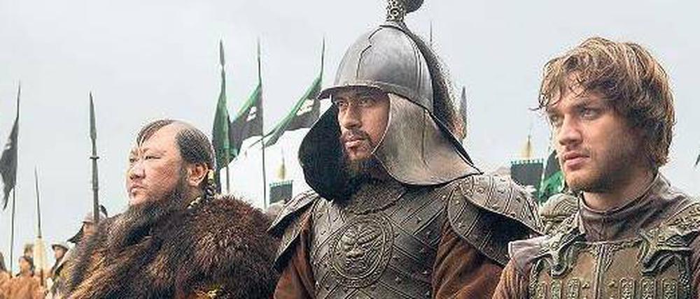 In einer fremden Welt: Der Streamingdienst Netflix hat die Abenteuer des Entdeckers Marco Polo (Lorenzo Richelmy, r.) für 90 Millionen Dollar als Serie verfilmt. 