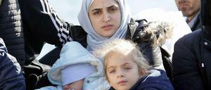 Eine Flüchtlingsfamilie ist im Mittelmeer gerettet worden.