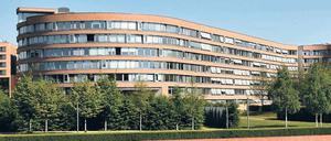 Die „Spreeschlange“ im Tiergarten gehört zur Deutschen Annington. Die Gesellschaft hat 15.700 Wohnungen in Berlin, die Gagfah 15.000. 