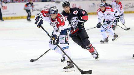 Es geht voran. Darin Olver und die Eisbären können wieder treffen – und damit auch gewinnen. Das 3:1 in Nürnberg war der erste volle Erfolg nach sechs Spielen. Zwischenzeitlich waren die Berliner über zwei Stunden torlos geblieben.