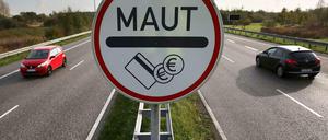 Wer soll das bezahlen? Nur die Ausländer - das war bislang der Plan. In ein paar Jahren werden womöglich auch die Deutschen zur Kasse gebeten. 