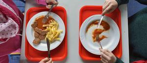 Schulessen: Zu wenig Gemüse, zu viel Fleisch, so lautet der Befund der Experten.
