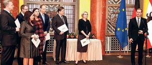 Lass uns noch mal neu anfangen. Der zuvor im Abgeordnetenhaus gewählte Regierende Bürgermeister Michael Müller ernennt im Roten Rathaus die neuen Senatoren – von denen einige die alten sind. 