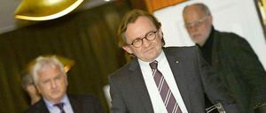 Ulrich Weber, Personalvorstand der Deutschen Bahn, verlässt eine Verhandlungsrunde mit der Eisenbahn- und Verkehrsgewerkschaft EVG. 