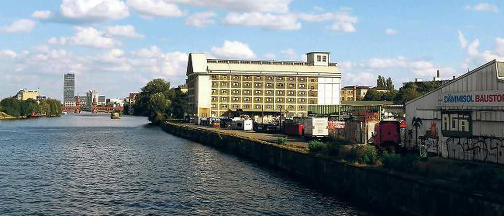 Speicher als Markthalle? Für den Victoriaspeicher wird eine Zwischennutzung geprüft. Mit den Betreibern der nahegelegenen Markthalle Neun gibt es Interessenten mit starkem Kiezbezug.