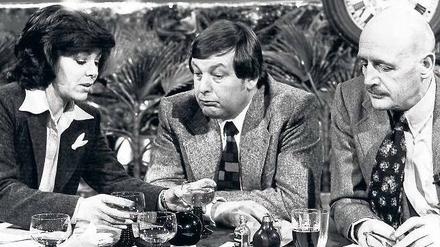 Menschliches, Allzumenschliches. Bei den Moderatoren Marianne Koch und dem 2012 verstorbenen Wolfgang Menge (großes Foto, rechts) wurde noch heftig geraucht und Wein getrunken. Die Talkshow wird seit 1989 von Giovanni di Lorenzo moderiert, seit September 2010 gemeinsam mit Judith Rakers.