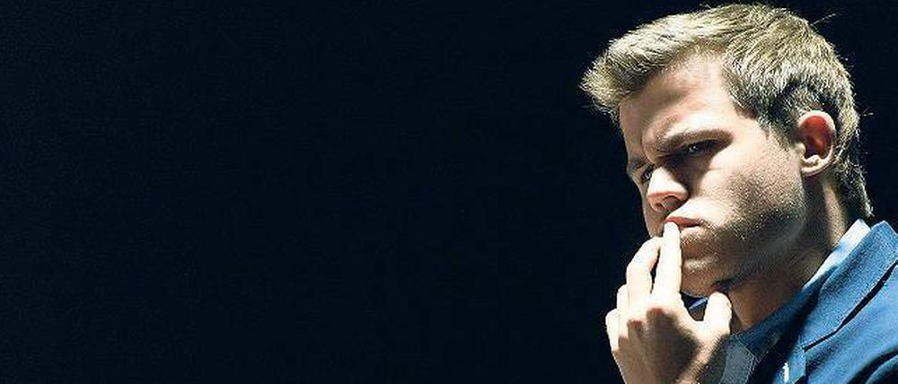 Nachdenklicher Weltmeister. Magnus Carlsen wirkt in Sotschi keineswegs so souverän wie vor einem Jahr in Indien.