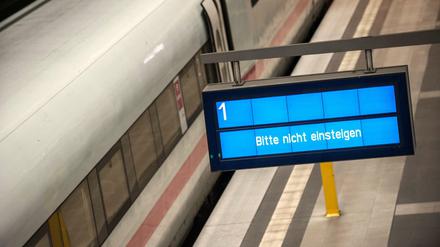 Die Bahn bittet Sie, nicht einzusteigen. Am Mittwoch droht auf den Bahnhöfen Leere - oder das große Chaos.