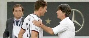 Weltklasse meets Weltmeister: Mario Gomez und Jogi Löw