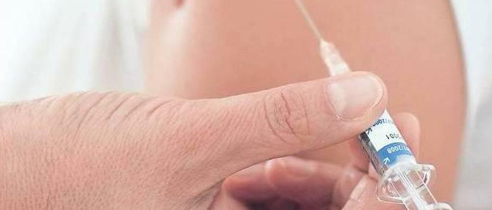 Früher impfen. In Zukunft sollen Mädchen schon mit neun Jahren gegen eine Infektion mit Viren geschützt werden, die Gebärmutterhalskrebs auslösen können.