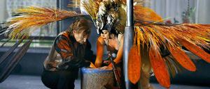 Im „Siegfried“ (Lance Ryan) klettern die Sänger weitgehend sinnfrei auf der Felswand mit den Marx-, Lenin-, Stalin- und Mao-Köpfen herum, weshalb man auf das sexy Waldvögelein im Karneval-in-Rio-Outfit (Mirella Hagen) wartet.