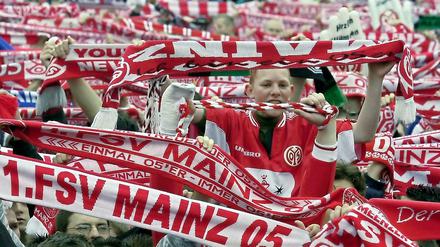 Endlich wieder Normalität im Fußball! Weit weg von den Eventfans.
