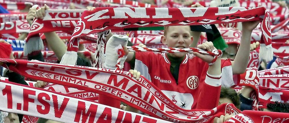 Endlich wieder Normalität im Fußball! Weit weg von den Eventfans. 