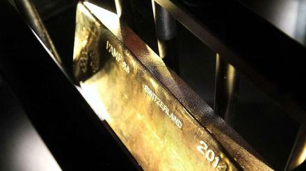 Die Deutschen legen ihr Geld gern sicher an. Es muss nicht immer Gold sein, aber das Risiko bei Aktien scheuen viele doch sehr.