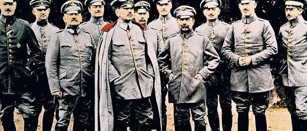 Generaloberst Alexander von Kluck (mit Cape) kommandierte im Sommer 1914 die 1. Armee.