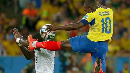 Freefight in Rio: Ecuadors Ayovi (r.) gegen Frankreichs Sissoko.