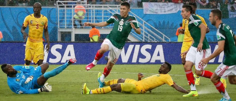 Abstauber. Oribe Peralta (19) schießt das goldene Tor für Mexiko.