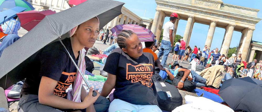 Hungerstreik von Flüchtlingen vor dem Brandenburger Tor im Juli 2014