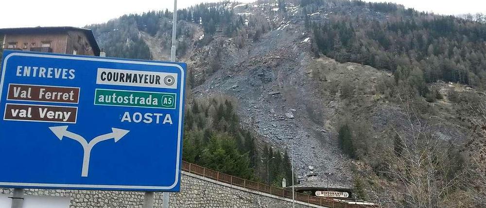 Abwärts. Im April geriet im Aostatal ein ganzer Hang in Bewegung.