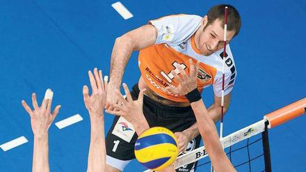 Zwei Matchbälle: Die Volleys um Scott Touzinsky brauchen noch einen Sieg, um die "Best of five"-Serie für sich zu entscheiden.