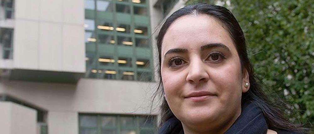 Nebenklägerin Gamze Kubasik spricht über die ersten 100 Tage des NSU-Prozesses. Durch den Terror der Neonazis verlor sie ihren Vater.