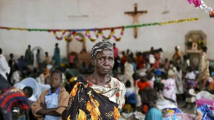 Eine katholische Kirche in Malakal bietet Hunderten Flüchtlingen Zuflucht. Sie haben Angst, in ihre Häuser zurückzukehren - falls sie noch stehen.