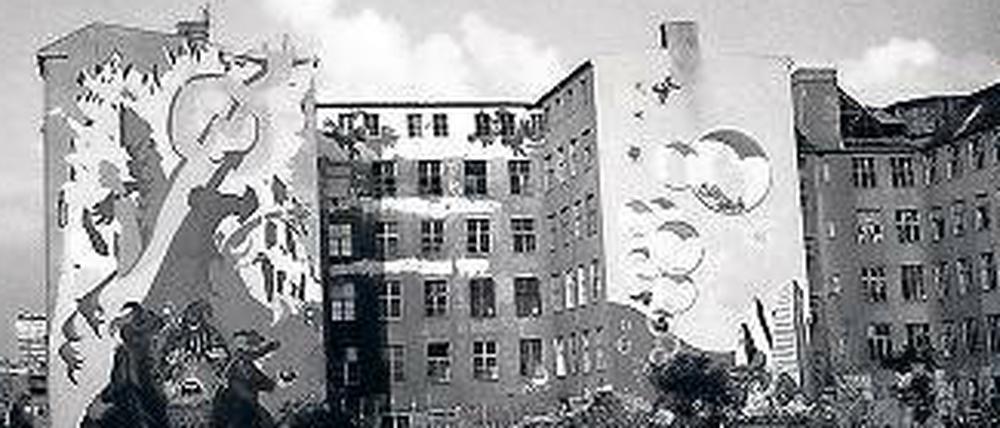 Zum KuKuCK. Das Kunst- und Kultur-Centrum Kreuzberg in der Anhalter Straße, besetzt 1981, geräumt drei Jahre später, war eines der Zentren der Berliner Hausbesetzerszene. 
