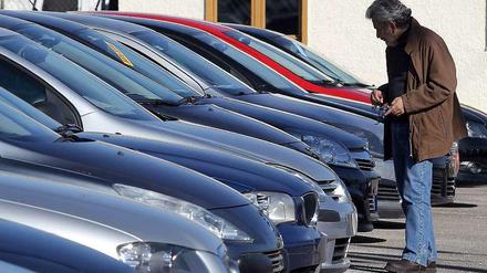 Reicht das Geld? Griechenlands Automarkt ist um vier Fünftel geschrumpft. Alles über zwei Liter Hubraum hält der Staat für Luxus.