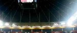 Choreo für Oka. Die Fans ehren Frankfurts langjährigen Torwart Nikolov. Foto: dpa