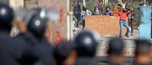 An der Al-Azhar-Universität in Kairo kam es am Sonntag zu Unruhen. Die Polizei stürmte daraufhin den Campus.