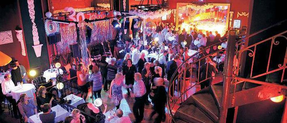 Auf dem Tanzboden alter Träume. Zu DDR-Zeiten feierten viele Frauen hier die Nächte durch, und manche Männer kamen sogar aus dem Westen herüber. Foto: David Heerde