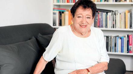 Jugendliche 93 Jahre. Inge Deutschkron, hier in ihrer Wohnung, erzählt lebendig und enthusiastisch von der Vergangenheit – mit Mehrwert für Gegenwart und Zukunft.