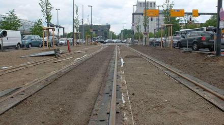 Wüste vor dem Hauptbahnhof. 2015 soll sie hier die Straßenbahn fahren.