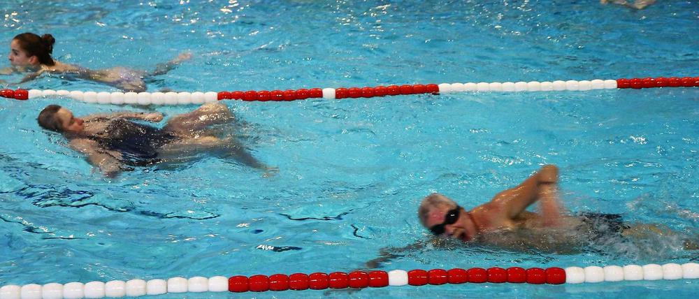 Weihnachten ist vorbei, jetzt kommen die Kilos runter. Wir wünschen viel Spaß im Wasser.