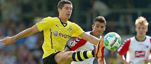 Ungleiches Duell: Im Trikot des BVB - gegen den gescholtenen SV Wilhelmshaven im DFB-Pokal: Robert Lewandowski.