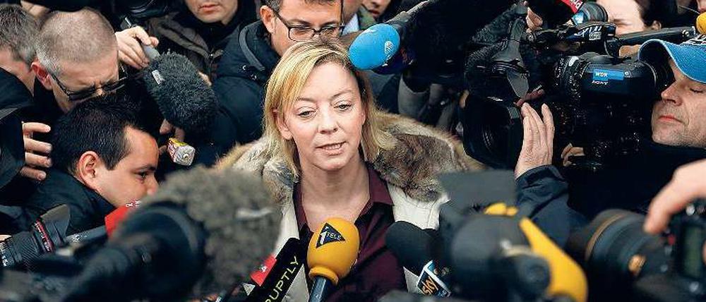 Eingezwängt und herumgeschubst. Sabine Kehm, Sprecherin und Managerin von Michael Schumacher.