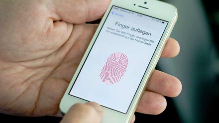 Apple bietet Sicherheit per Fingerabdruck. Doch was schützt das Smartphone im Inneren?