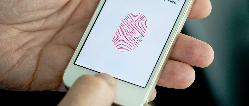 Apple bietet Sicherheit per Fingerabdruck. Doch was schützt das Smartphone im Inneren?