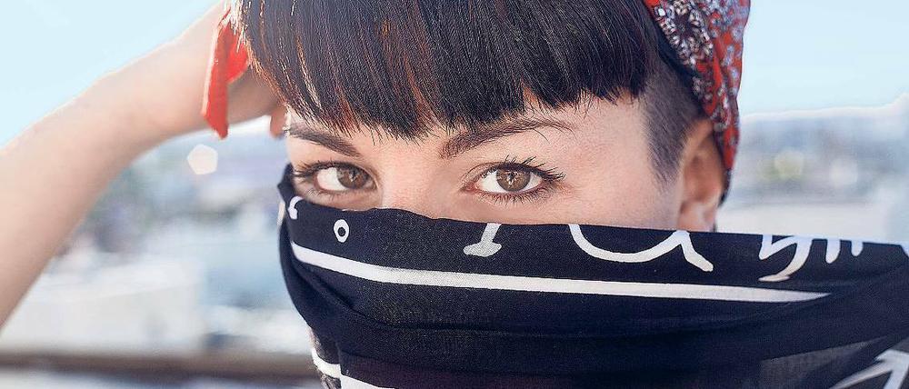 Achtung, vielschichtig. Sängerin Ruth Maria Renner alias Miss Platnum kam in Rumänien zur Welt, ging in Lichterfelde zur Schule und wohnt jetzt in Kreuzberg. 