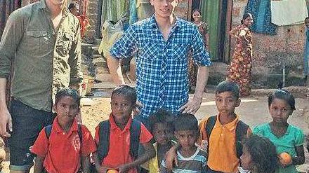 Hilfe für Indien: Rob (links) und Paul Forkan finanzieren Hilfsprojekte unter anderem im indischen Goa.