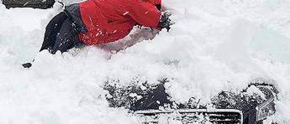 Schneefälle in der Schweiz. Airolo im Tessin liegt unter einer Schneedecke. Foto: dpa