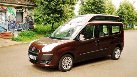 Schräg und irgendwie doch konservativ: Der Fiat Doblò Kombi Maxi XL zieht jedenfalls Blicke auf sich.